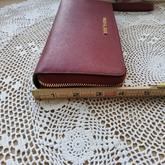 Michael Kors Wallet/Wristlet NWT Cherry Jest Set Travel Leather Gold Hardware - Picture 12 of 12